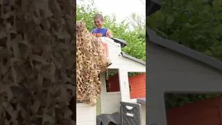 Miniature : Nadim passe à travers le toit de la maison.. 😂