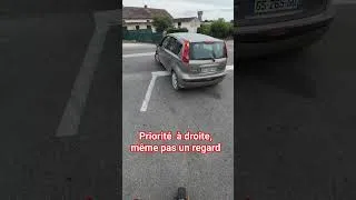 Miniature : même pas un regard ... #pourtoi #viral #danger #crash #idiots #matin