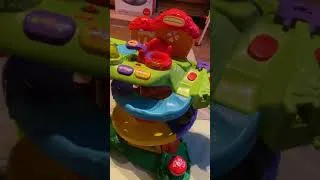 Miniature : Bears in barrels