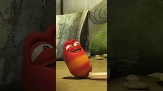 Miniature : Qui aura la dernière goutte dans la paille ? 🧃 Larva #shorts #animation