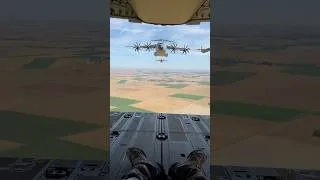 Miniature : Je me demande comment est la vue de là-haut… 👀✈️