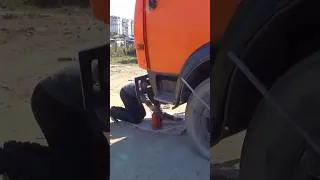 Miniature : Qui va sauver le camion ? On appelle Dima ! 🚛📞 #shorts