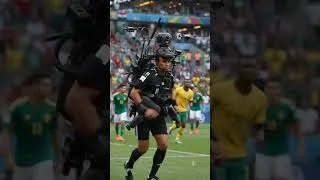 Miniature : Arbitre ou robot ? La star du match d'ouverture de la Coupe du Monde c'est lui !
