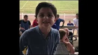 Miniature : Qu'est ce qui est jaune et qui attend ?