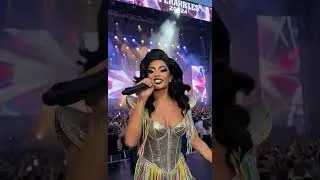 Miniature : Piche aux Vieilles Charrues 2026 : la drag-queen ouvre le bal en musique.