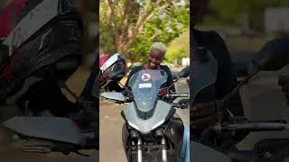 Miniature : une femme qui conduit un Motard #shorts #youtubeshorts #short #youtube #viral #viralvideo #senegal