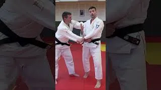 Miniature : Attaquer un gaucher en garde haute avec technique avant  #judo #dojosystem