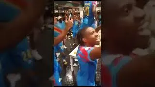 Miniature : LES JOUEURS DE LÉOPARDS DANS LA JOIE APRÈS LA VICTOIRE