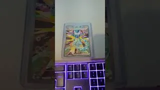 Miniature : ma femme est meilleure que moi en ouverture de booster Pokémon.