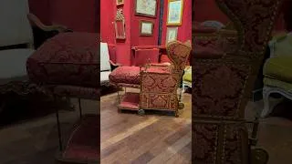 Miniature : Un fauteuil roulant du XVIIIe siècle ? 😮