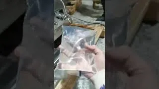 Miniature : Lancer une petite production d'eau pure avec cette machine d'emballage.