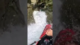 Miniature : How to not run a rapid 🚫 #kayak #kayaking #river #eggstream #eggstreamteam #whitewater