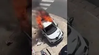 Miniature : Périgueux : une Renault Zoé brûle en plein centre ville !