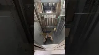 Miniature : Schindler freight-lift with rare QKS9 glass doors.