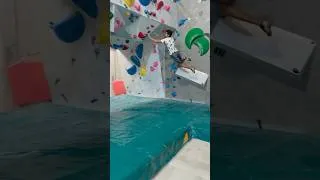 Miniature : Cette coordination est incroyable 🤩 #climbing #shorts