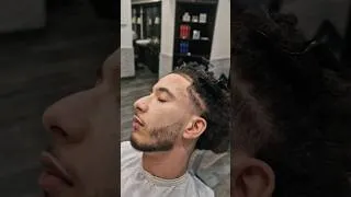 Miniature : Un taper fade Ta peur 😱 ! #taperfade #coiffurehomme #barbier #coupedecheveux #youtubeShorts.