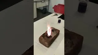 Miniature : Transformation entre le permanganate de potassium solide et le glycérol