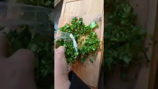 Miniature : Batchcooking malin 🌿 Astuce anti-gaspi : conserver la coriandre au congélateur❄️✨