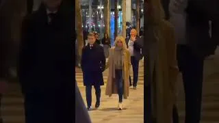 Miniature : Le couple présidentiel sur les champs Élysée.Attention pickpockets.
