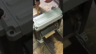 Miniature : Démonstration Raboteuse Stationnaire Metabo: Rabotage de Planche en Frêne pour Projet Bois 🌳