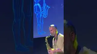 Miniature : spectacle VIE à Montréal au @theatre.outremont avec le saxophoniste @GeoffreySecco
