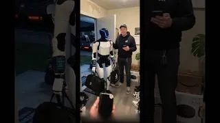 Miniature : I want a robot like this to do my grocery shopping 😁 Elon Musk 🤖#ElonMusk #Robots #AI #TechFuture