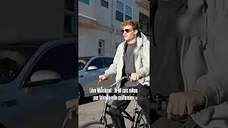 Miniature : QUAND L'ÉQUIPE DE FRANCE DE NATATION DÉBARQUE À VENICE BEACH À VÉLO 😎 #shorts #sports