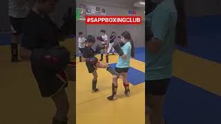 Miniature : La #championne🥊 @anissameksen aux commandes du cours de la section 6-13 ans du #sappboxingclub.