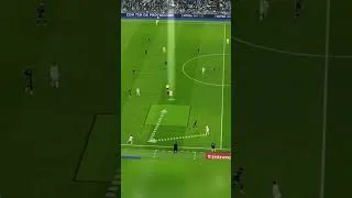 Miniature : How Attacking Midfielders Attack Half-Spaces | Jude Bellingham Tactical Analysis