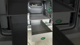 Miniature : Volkswagen Transporter 6.1 pour chien de chasse : double plancher // réservoir 65L // pompe auto