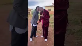 Miniature : Rigobert et Alex Song en mode "SUSPENDU"