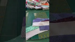 Miniature : Scrappy quilt progress #frugal #quilting