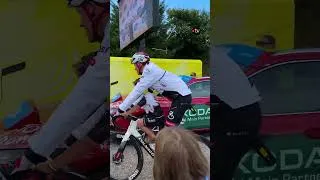 Miniature : 🚴‍♂️ #TDF2026 | 🤗Les spectateurs du Tour peuvent remercier Nils Politt et son fils !