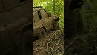 Miniature : Il en prend plein la gueule le Nissan Patrol GR 😅 Surchauffe dans une montée boueuse 💩 #offroad