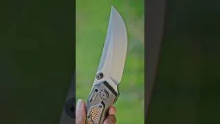 Miniature : Giant futuristic folding knife. Maxace Blacklight 01