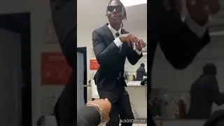 Miniature : KOBA LaD qui danse sur du zouglou , sapé comme jamais