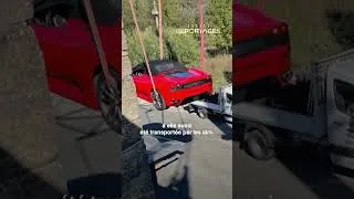 Miniature : Mariage : Il fait encastrer une limousine dans un mur pour de la déco !