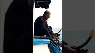 Miniature : Il PÊCHE au HARPON depuis 30 ans ( pour vivre)  #fishing #travel #nature #island #spearfishing