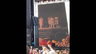 Miniature : Suzane dénonce les violences, la maltraitance et les inactions.. #concert #festival #stromae