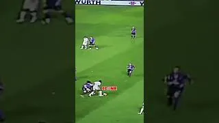 Miniature : voilà le seul attaquant qui danse avec ballonsur le terrain de qu'elle joueurs s'agit ils #football
