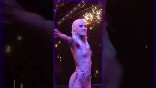 Miniature : Découvre la performance brulante de cette artiste