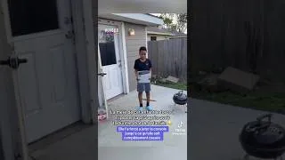 Miniature : Cette mère force son fils à exploser sa PS5 parce qu’il a torturé le chat de la famille 😳