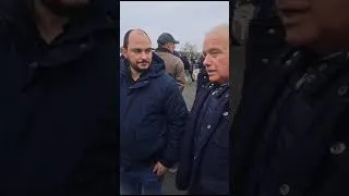 Miniature : PLACE D'ARMES SOUTIENT LES AGRICULTEURS : Premier contact