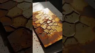 Miniature : Golden close-up of rusted metal with honeycomb patterns