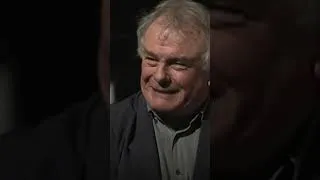 Miniature : Il change sa cassette et un tueur d'Escobar pointe son arme sur lui