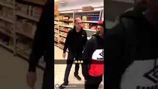 Miniature : Un noir vole dans un magasin, se fait attraper  "Si tu me touches je te baise"