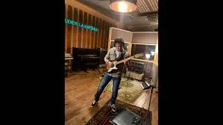 Miniature : Jean-Pierre Danel en studio - Enregistrement du solo de guitare du single "Love U (Yes I do)".