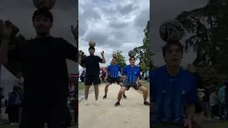 Miniature : Je défie mes potes à tenir le ballon sur la tête ⚽️ #footballfreestyle