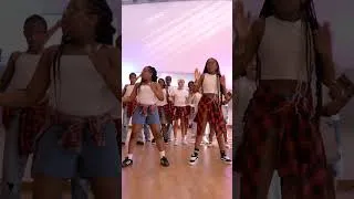 Miniature : #afrodance #kwassakwassa #danseafro #kids #jsdstudio dc @julienmoraux
