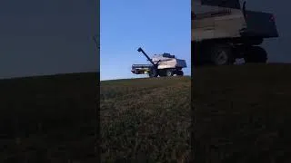 Miniature : Moissonneuse batteuse Gleaner dans une grosse côte!! # #gleaner #agriculture #farming